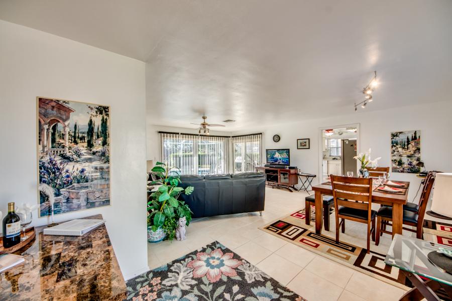 7-Foyer  Family Room